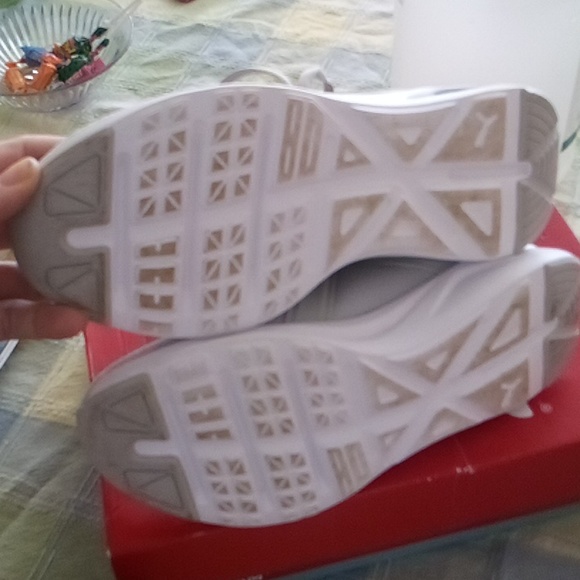 Puma Enzo 2 glow size 5.5Y fits Women's 7 ,gray violet LIKE NEW - Picture 2 of 6